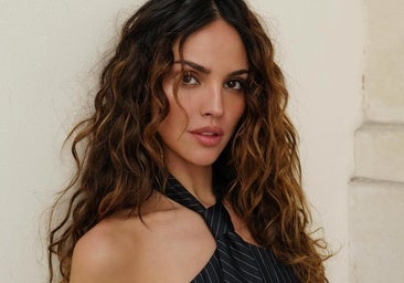 Las niñas con cabello rizado también utilizan herramientas térmicas: desde difusor anti-frizz hasta rizadores fáciles de usar